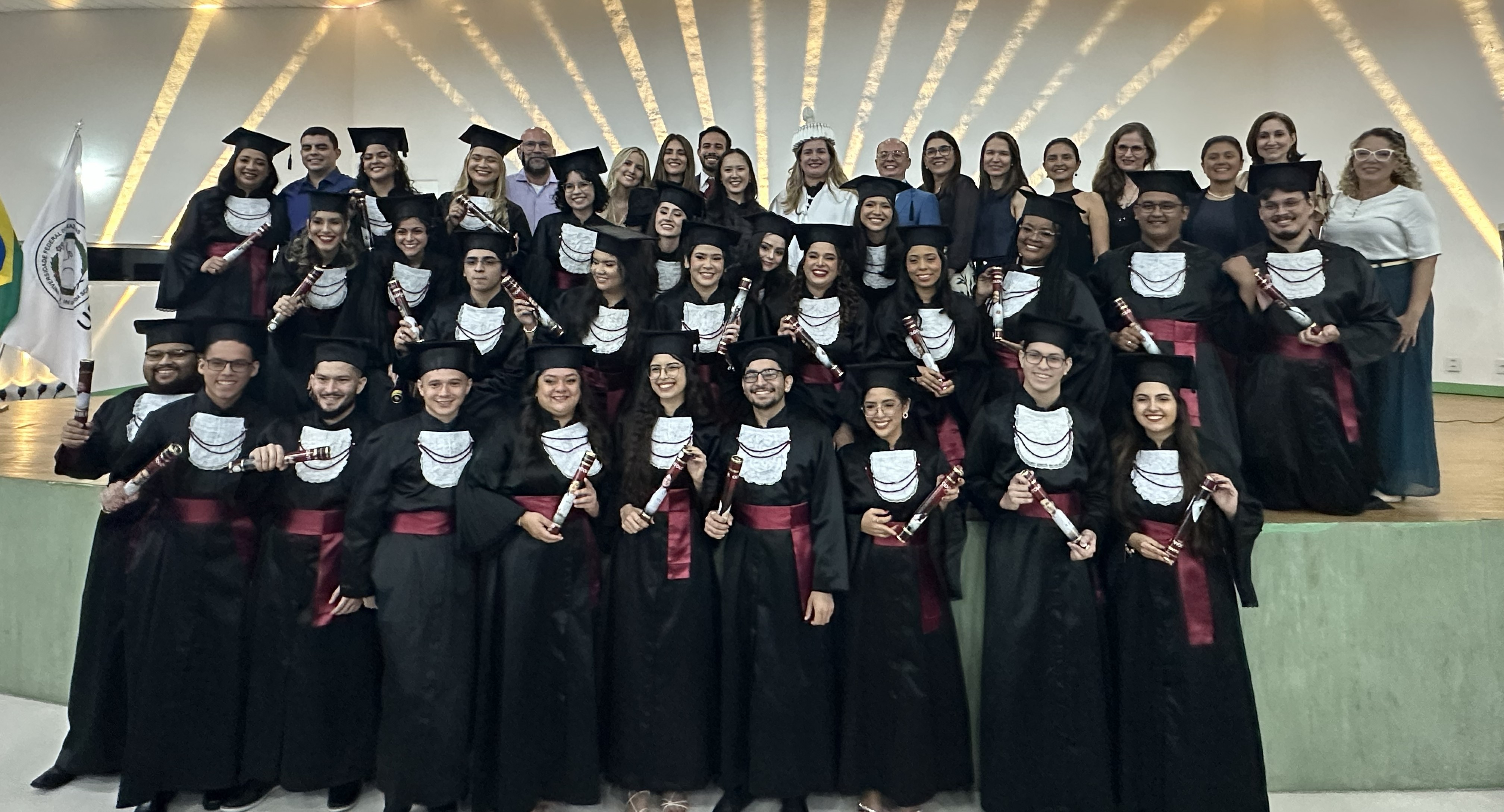 UFAM outorga grau a 25 formandos do curso de Odontologia